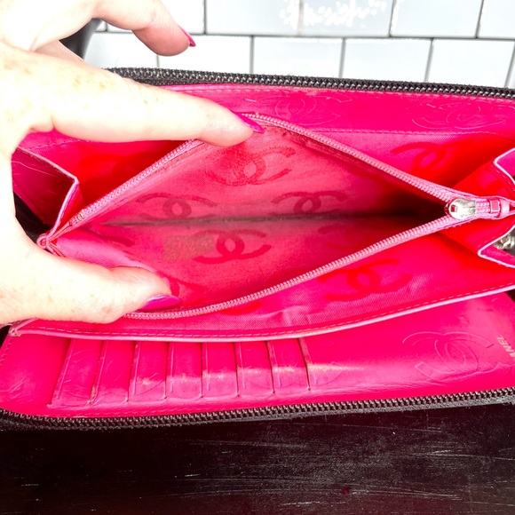 💯 Authentic Chanel Black Cambon leather zippy wallet - Picture 10 of 13